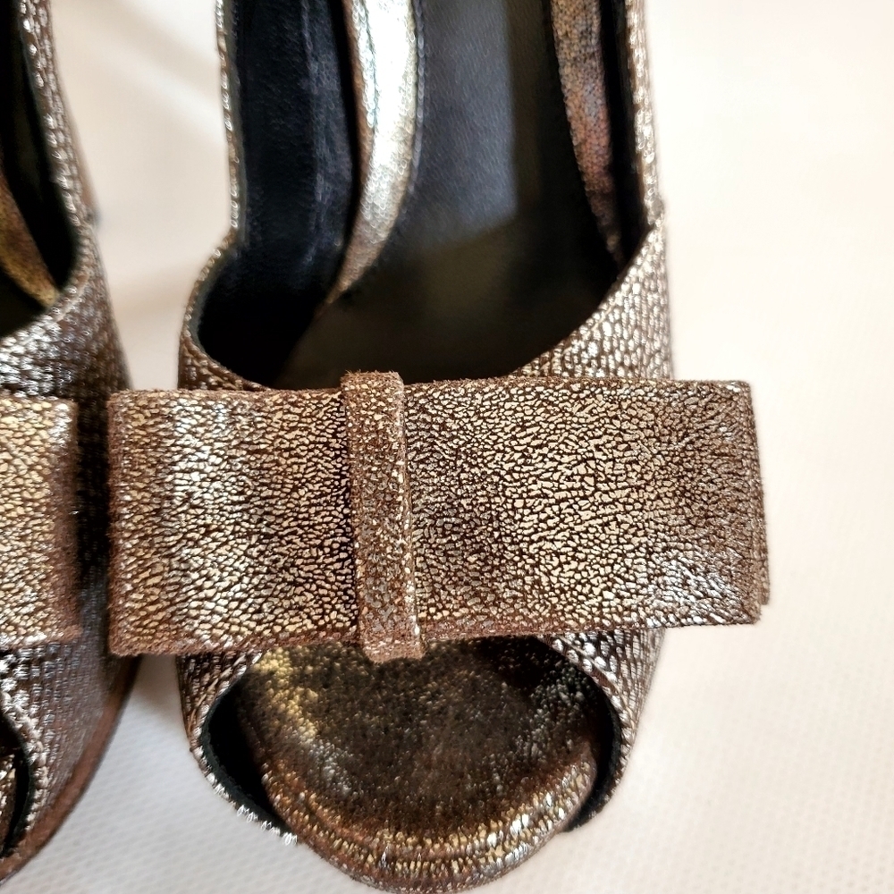 Fendi Metallic Brocade Bow Platform Peep Toe Pumps Silver Size 38.5 - Picture 9 of 13